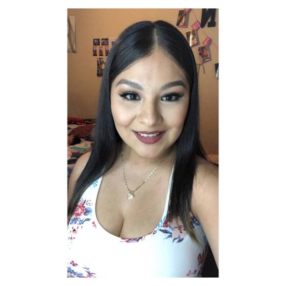 Meet your Posher, Esbeida - Picture 1 of 1